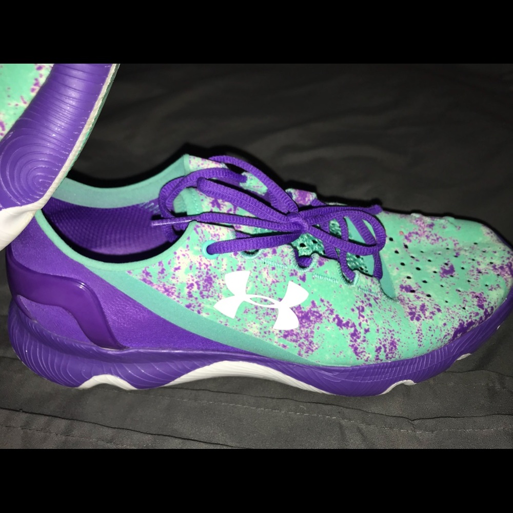 Under Armour like new shoes